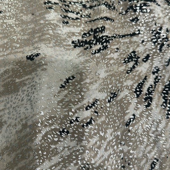 New York and Company size S sleeveless ribbed cream  and black Sheen top NWOT - Picture 5 of 5